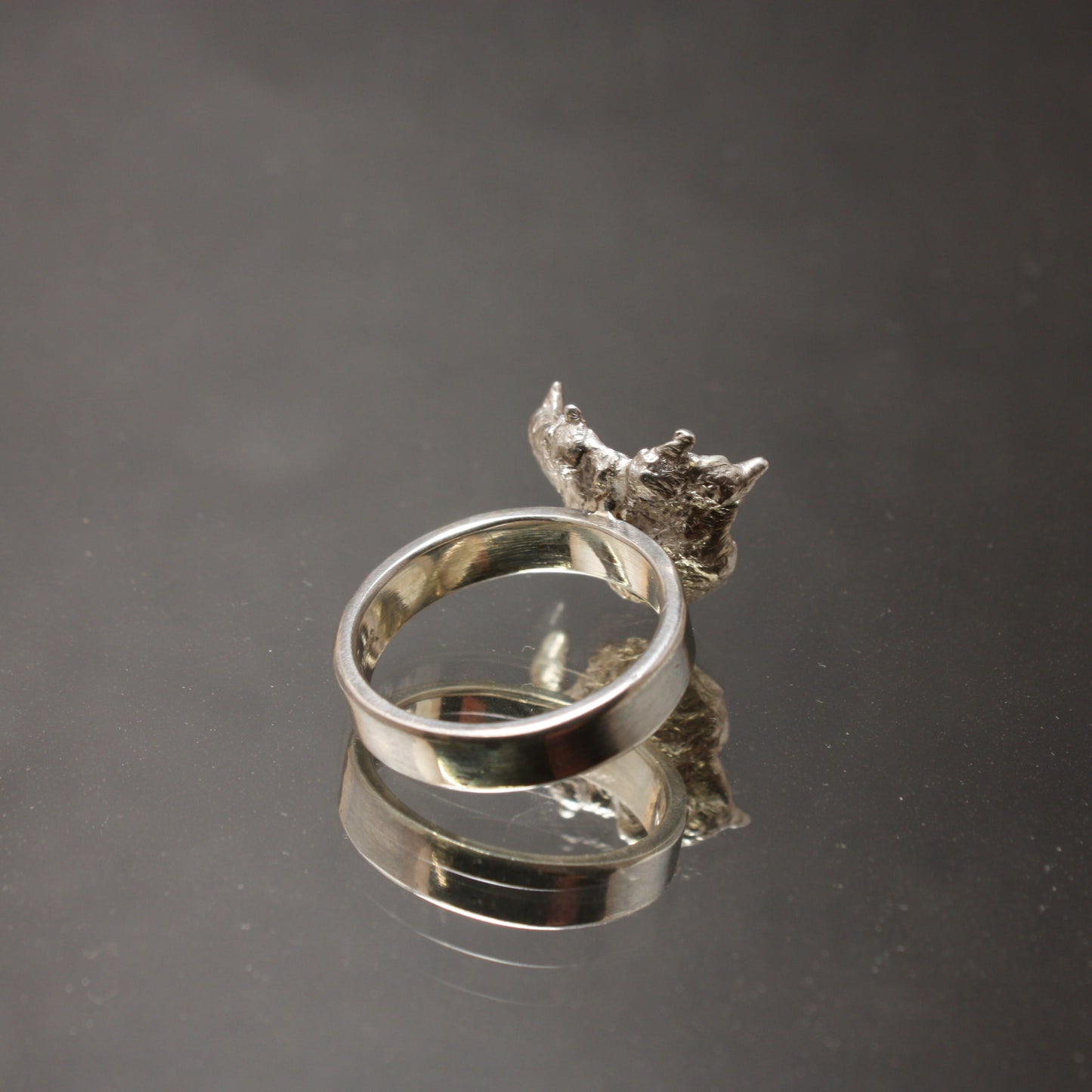 Water-cast-ring-with-Garnet