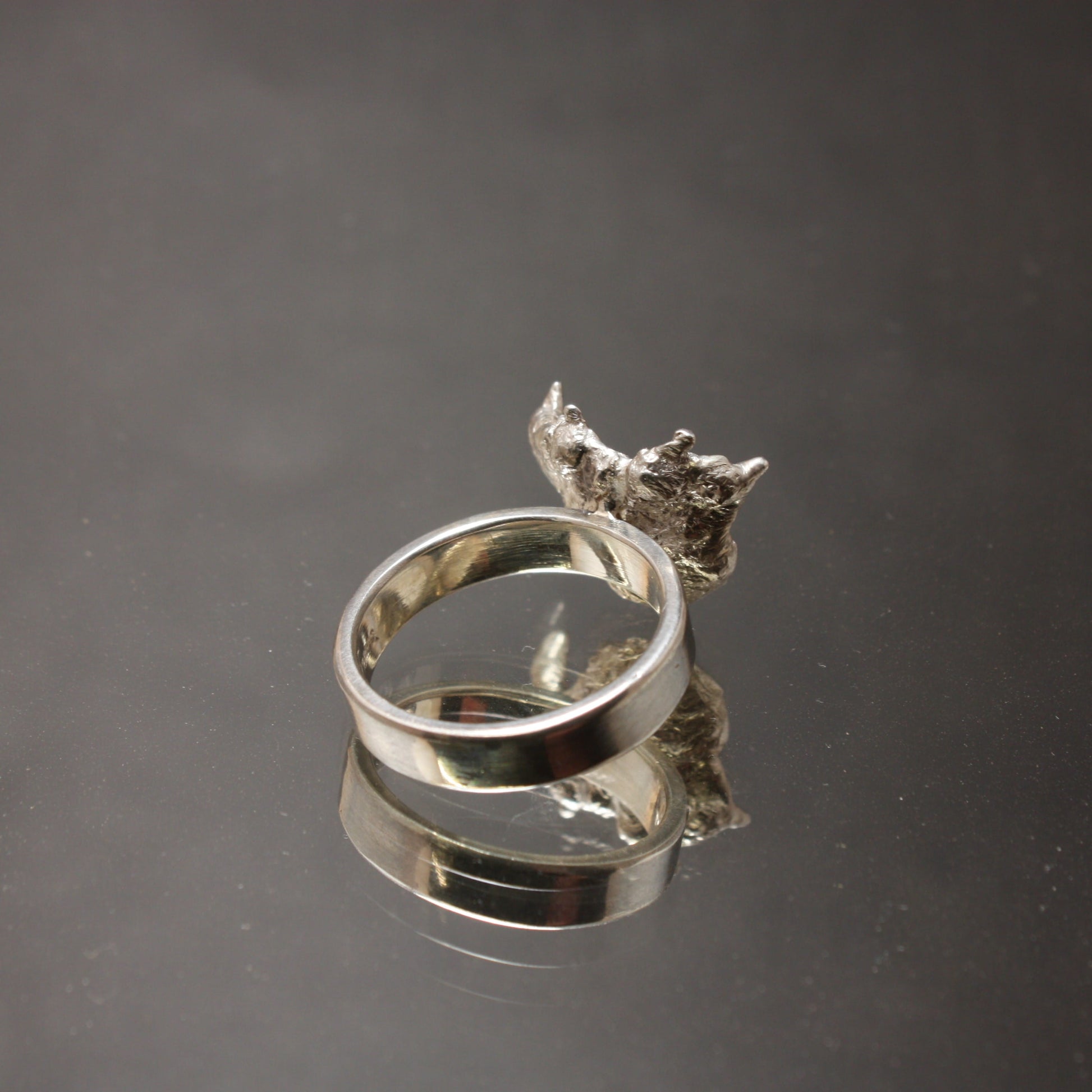 Water-cast-ring-with-Garnet