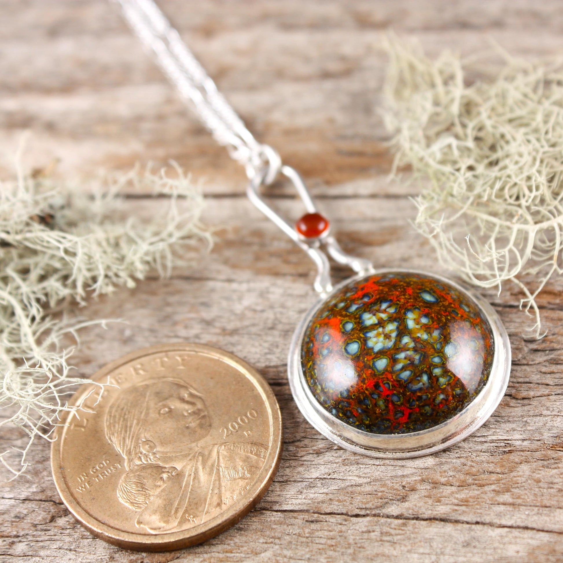 enamel_pendant_with_carnelian-min..